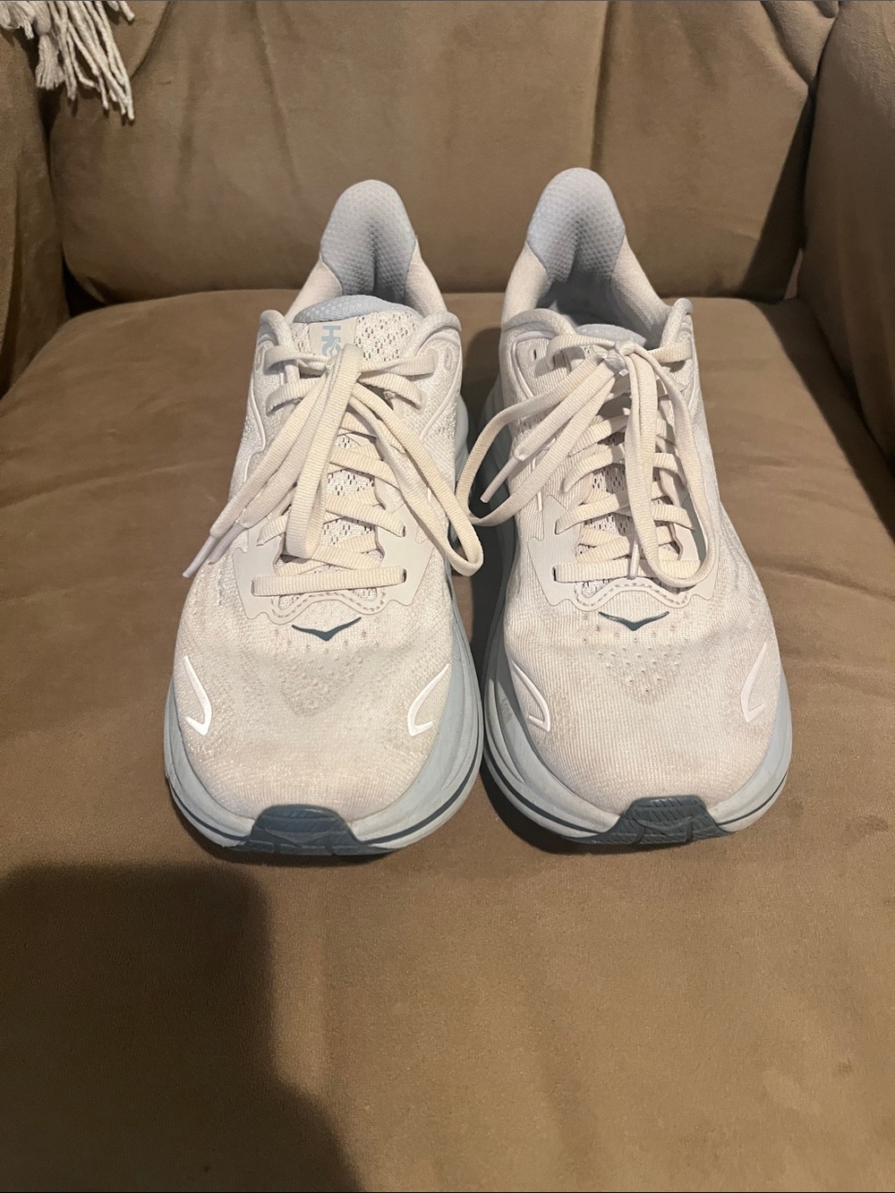 Light blue/white 7.5 Clifton 10 Hoka women’s shoes - Picture 2 of 9